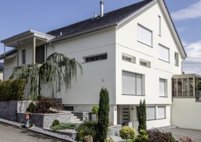 Aufgestocktes Mehfamilienhaus nach Sanierung